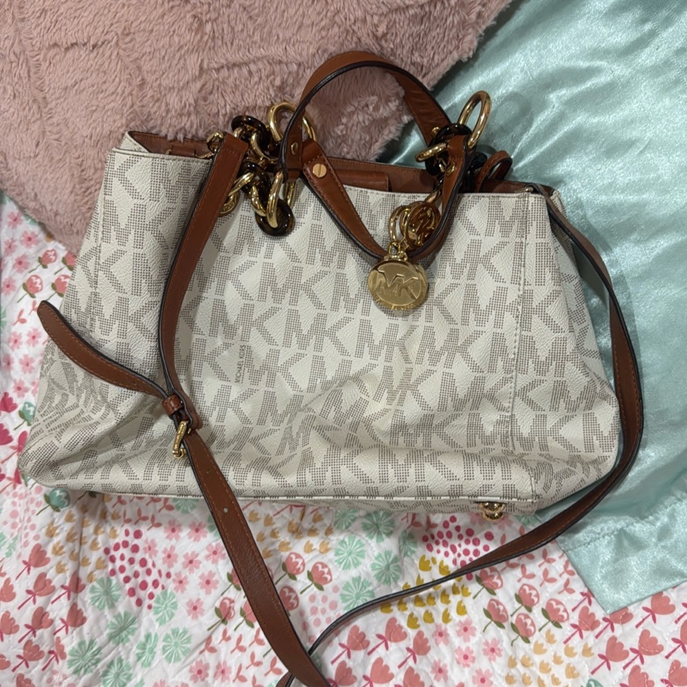 Michael kors creen with the later mk